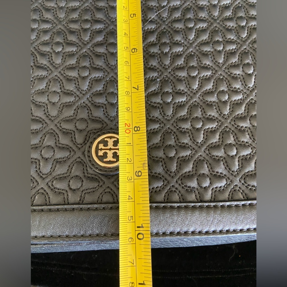 Tory Burch Black Quilted Leather Bryant Shoulder Bag - Picture 15 of 16